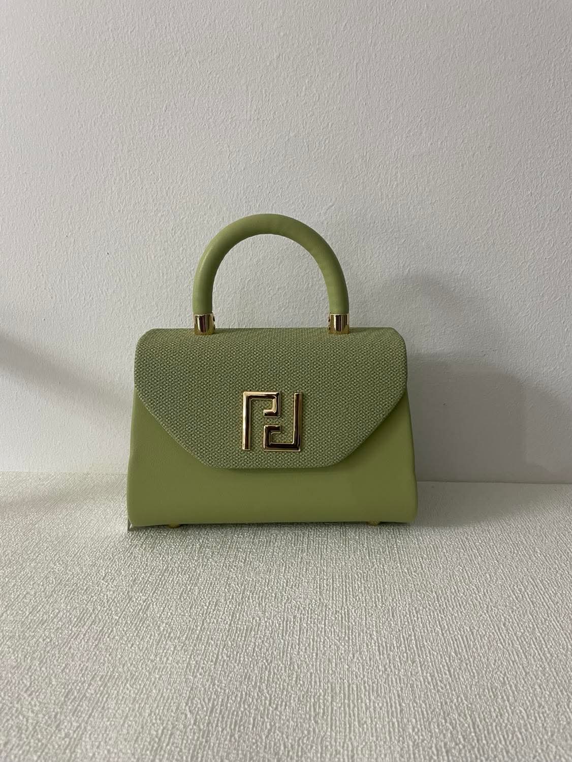 https://accessoiresmodes.com//storage/photos/360/DAVID JONES/received_1482899140294063.jpeg